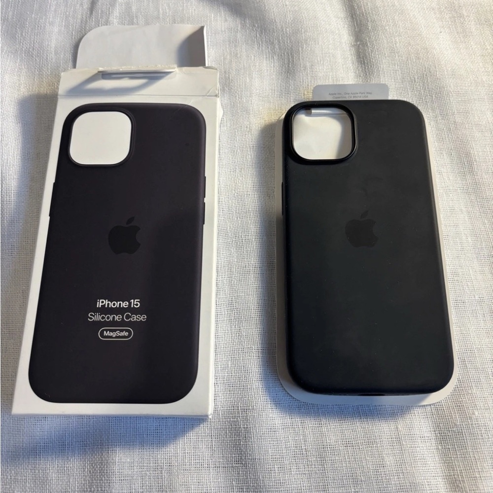 NEW GENUINE - Apple iPhone 15 Silicone Magsafe Case BLACK - MXPD3ZM/A Open Box